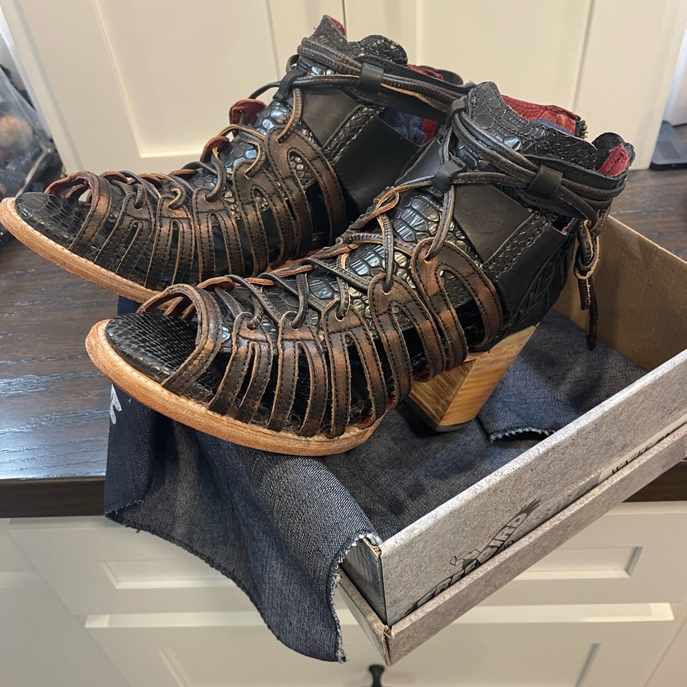 Freebird by Steven …. Wazee size 10 (fits size 11). Black. Excellent condition!
